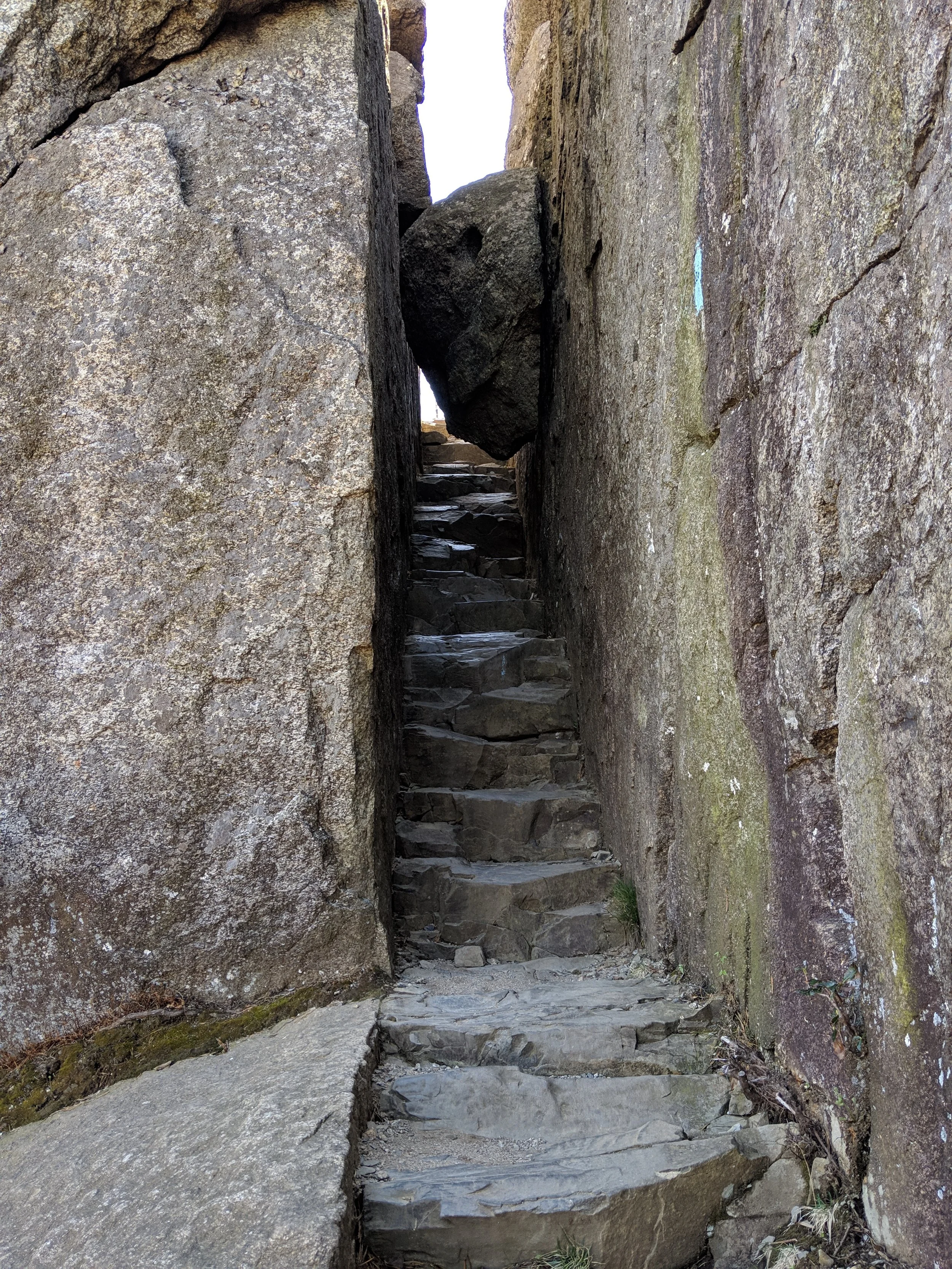 RAKUDA shina FARSHINA × OLD MOUNTAIN Old Rag Mountain: The Most Badass Hike in Virginia — Maps With No